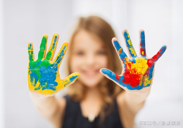 李佳琦"日赚6亿",家庭背景曝光:有个"不同寻常"的母亲